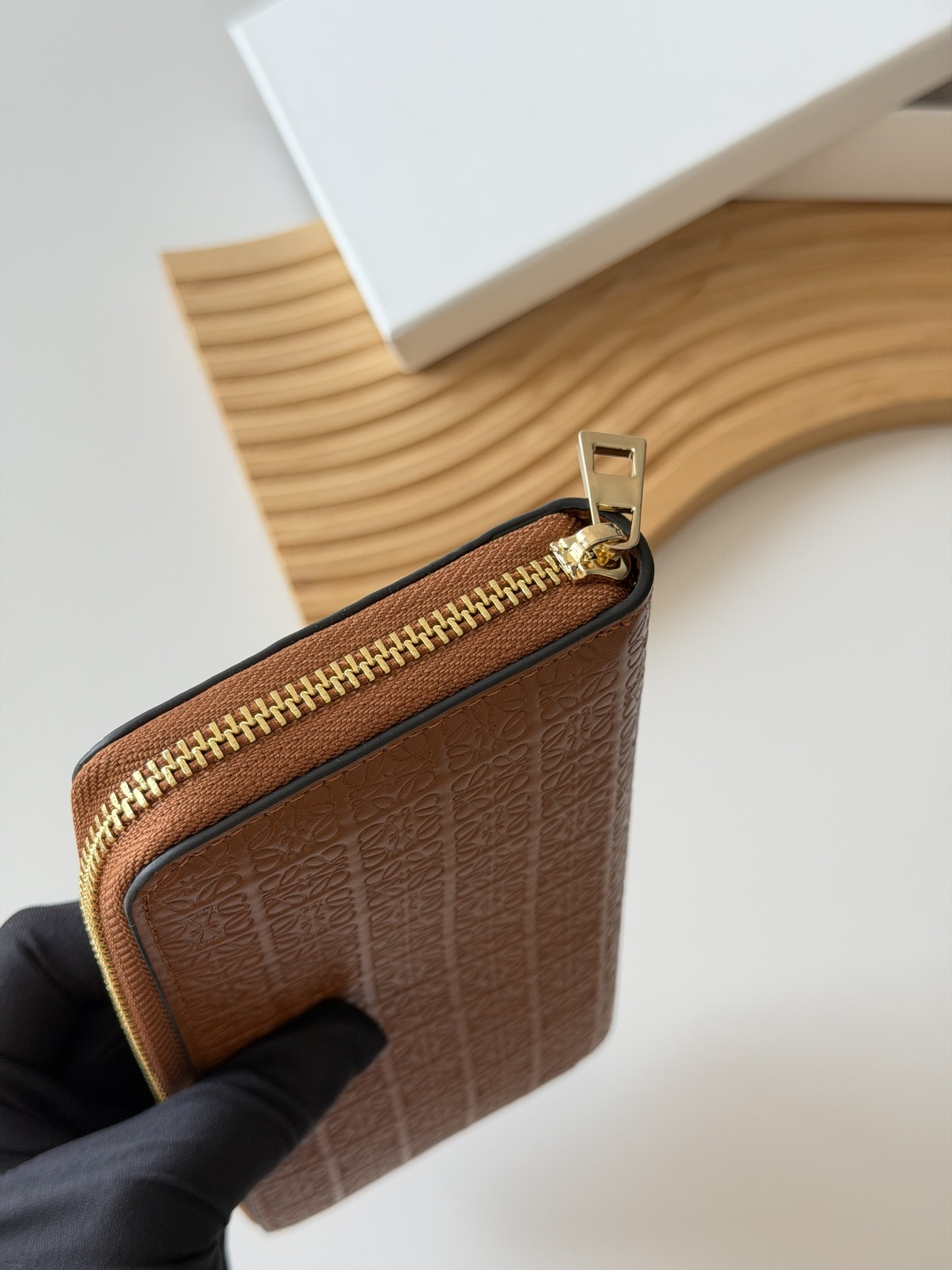 ロエベ「LOEWE」さいふ