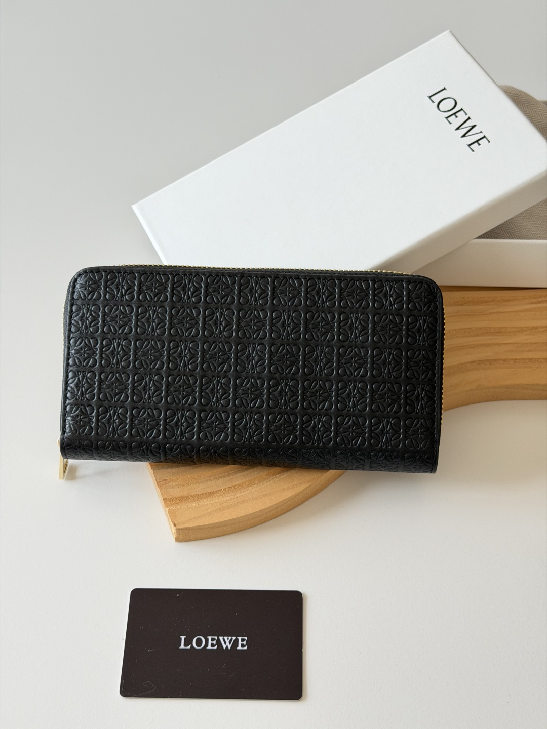ロエベ「LOEWE」さいふ
