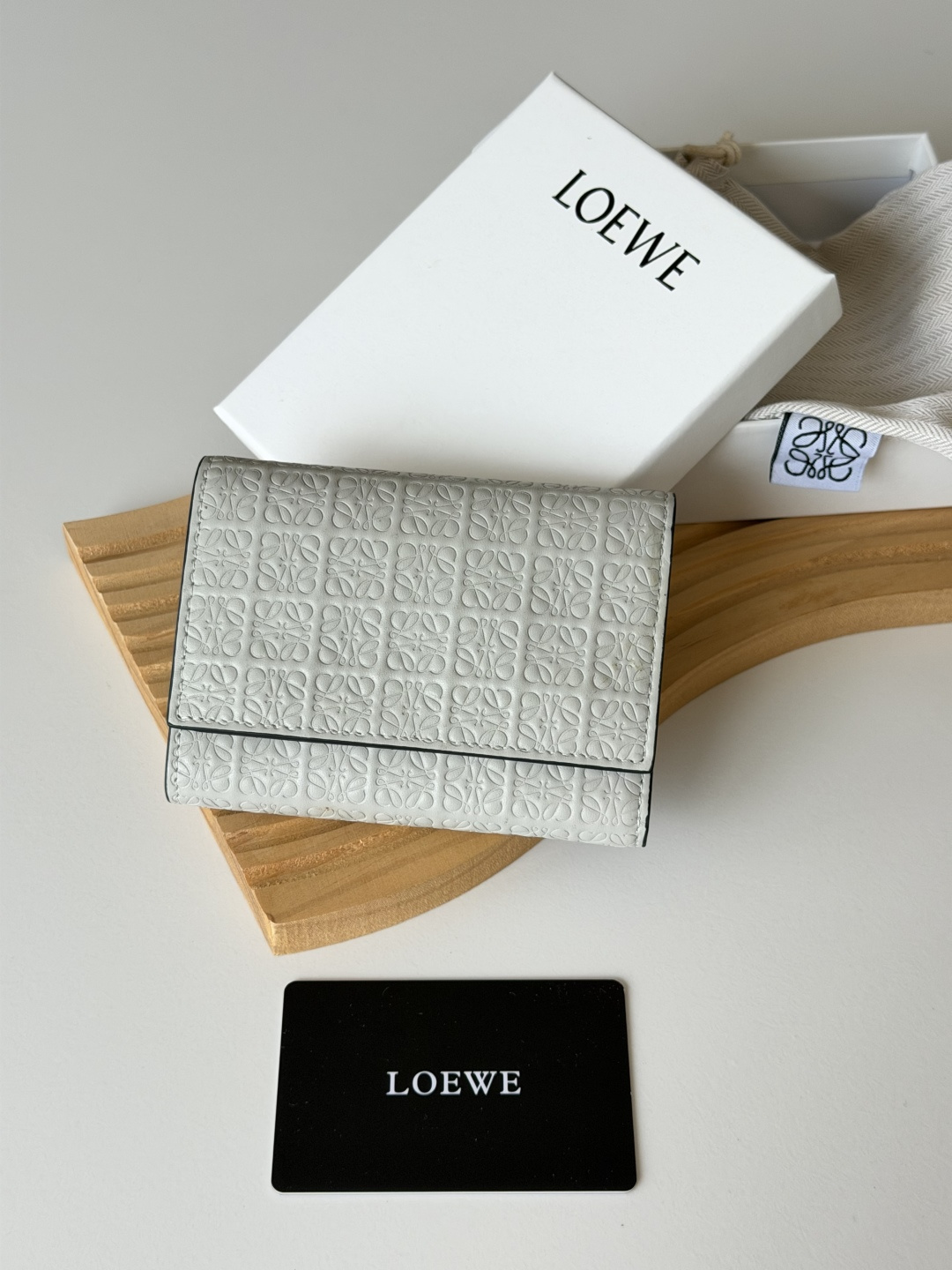  ロエベ「LOEWE」さいふ