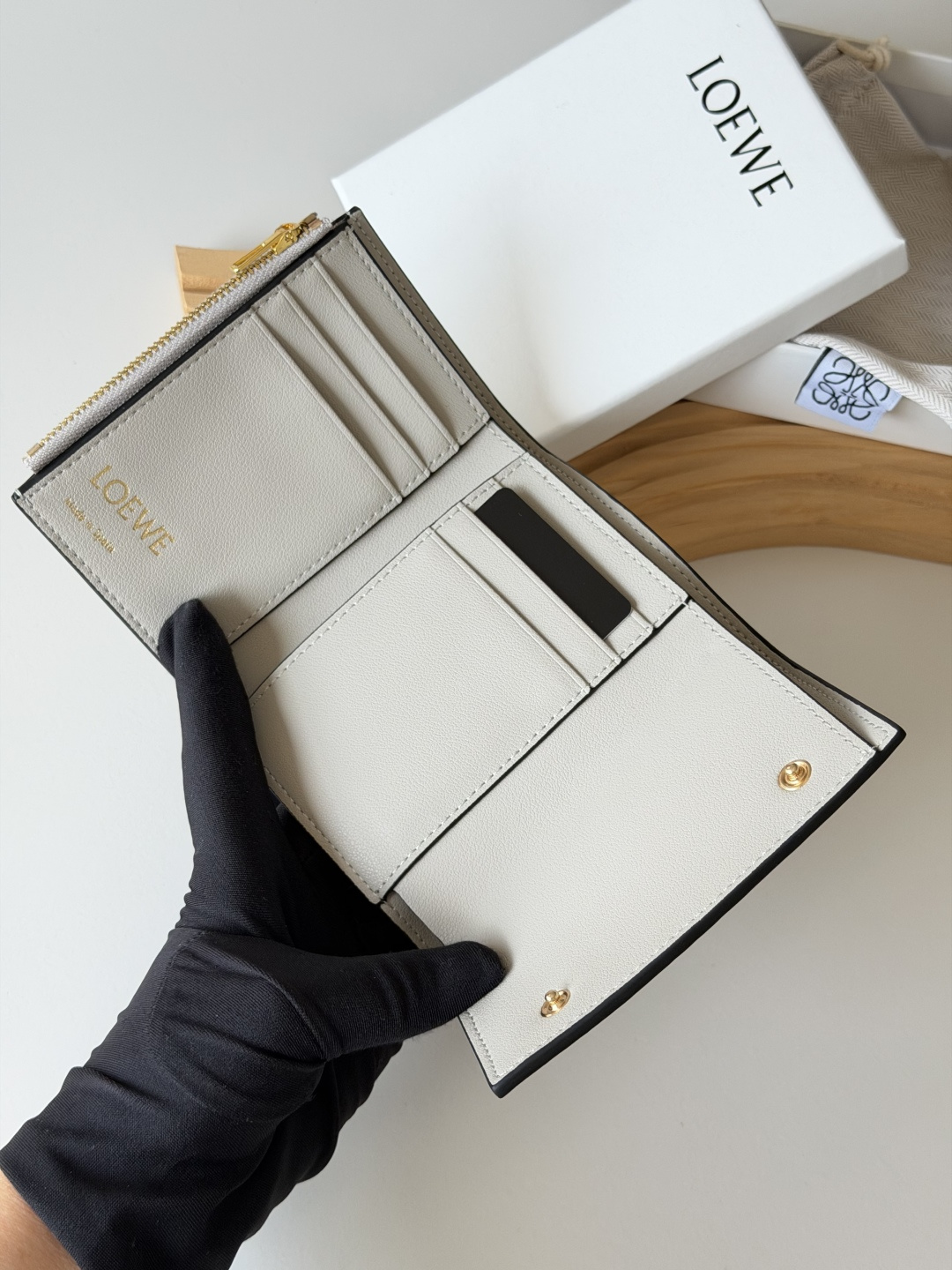  ロエベ「LOEWE」さいふ