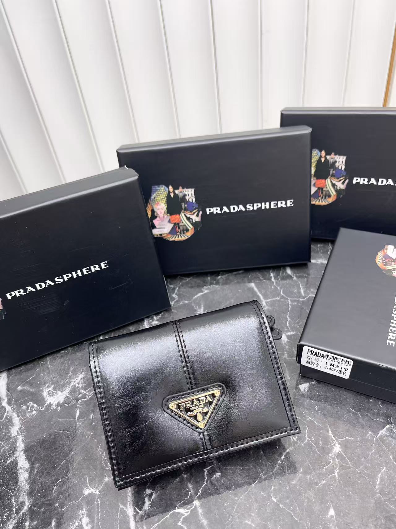 プラダ「Prada」さいふ