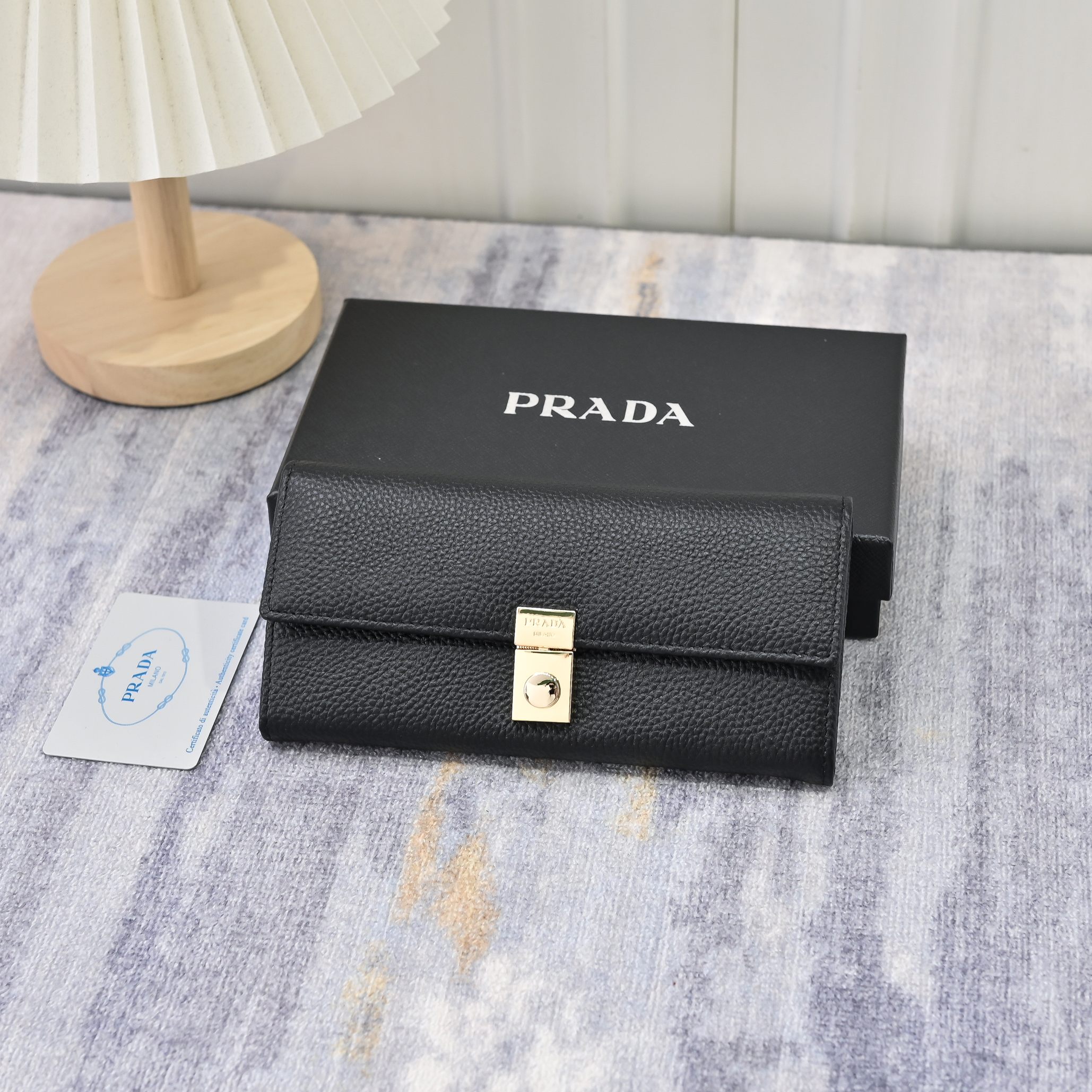 プラダ「Prada」さいふ	
