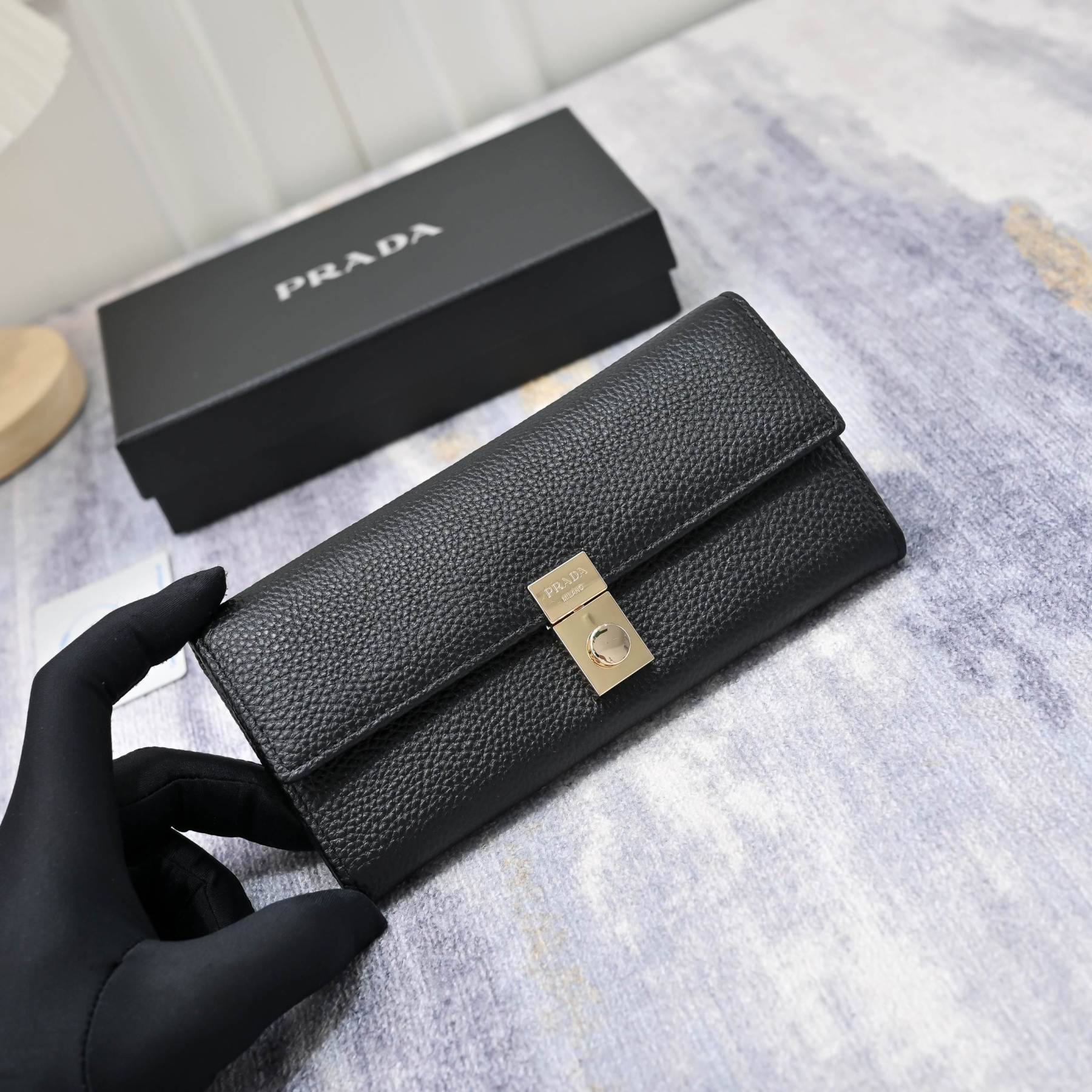 プラダ「Prada」さいふ	