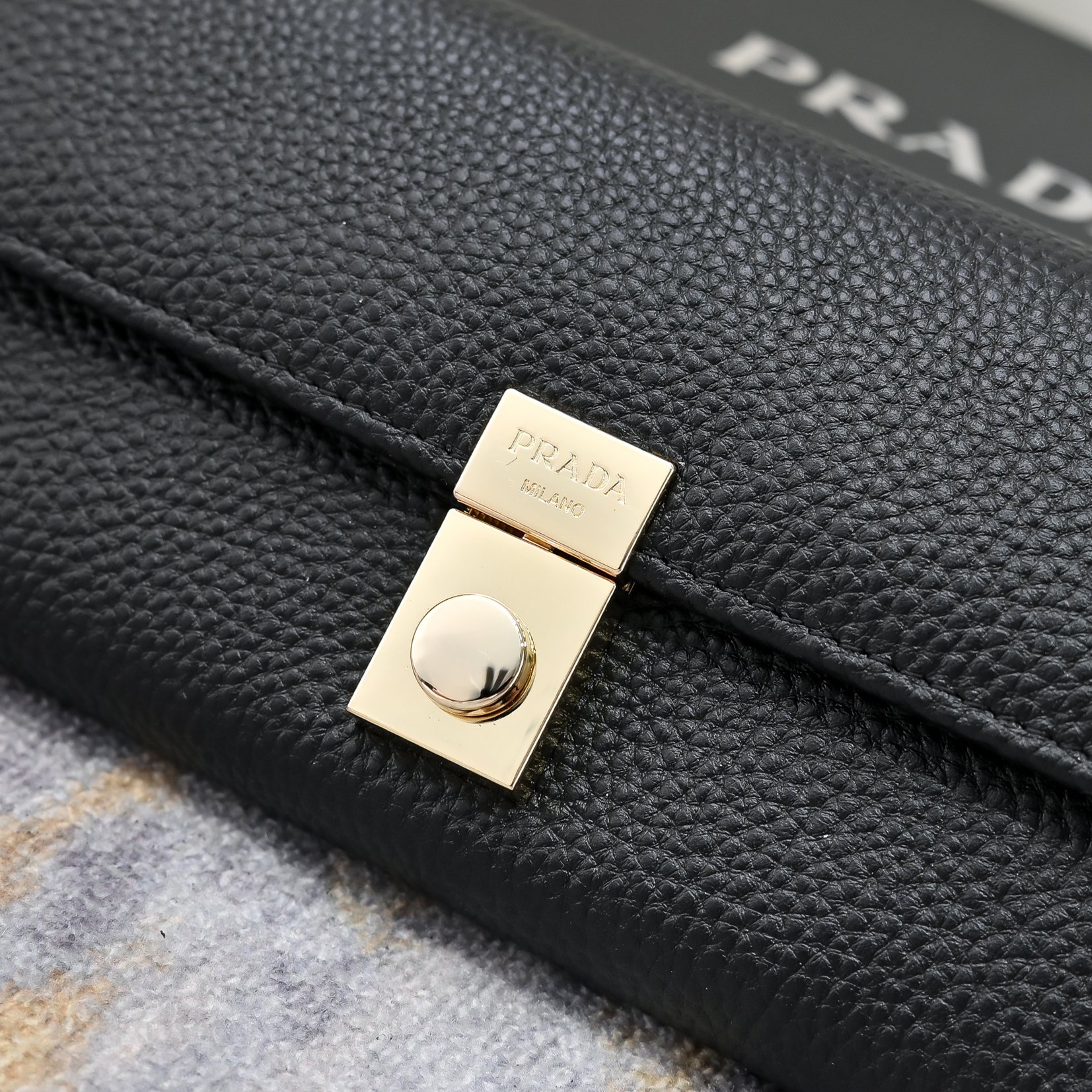 プラダ「Prada」さいふ	