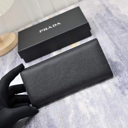 プラダ「Prada」さいふ	