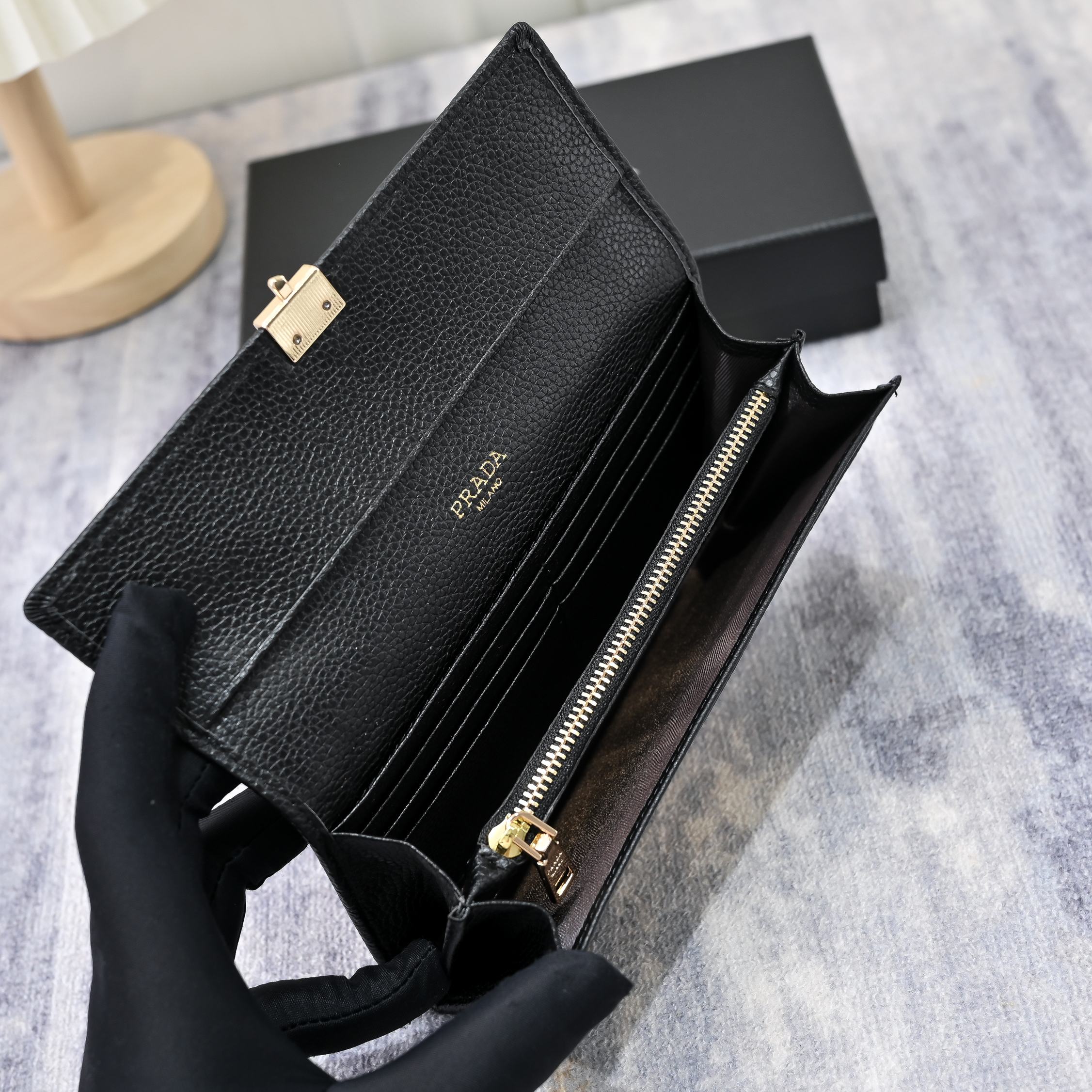 プラダ「Prada」さいふ	