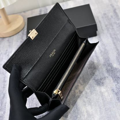 プラダ「Prada」さいふ	
