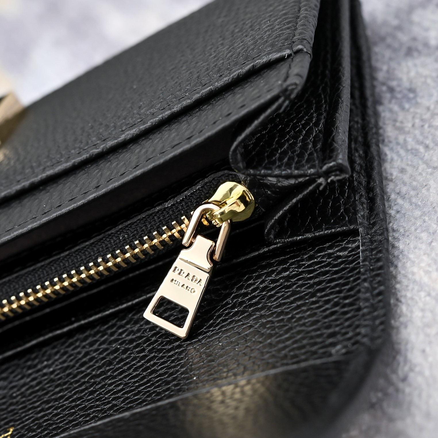 プラダ「Prada」さいふ	