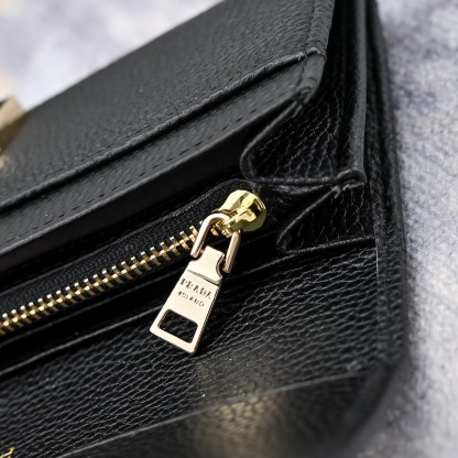 プラダ「Prada」さいふ	