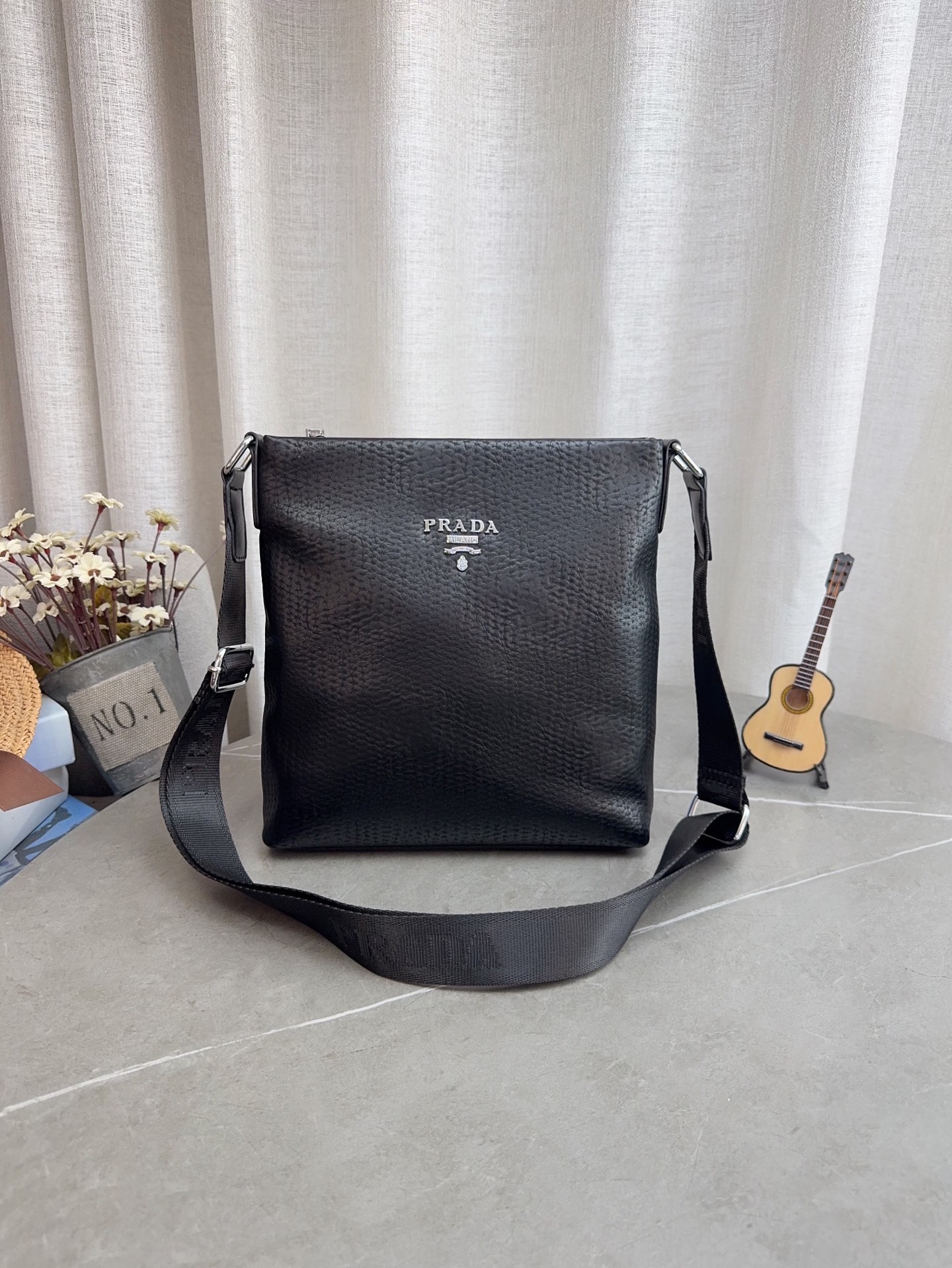 プラダ「Prada」ショルダーバッグ