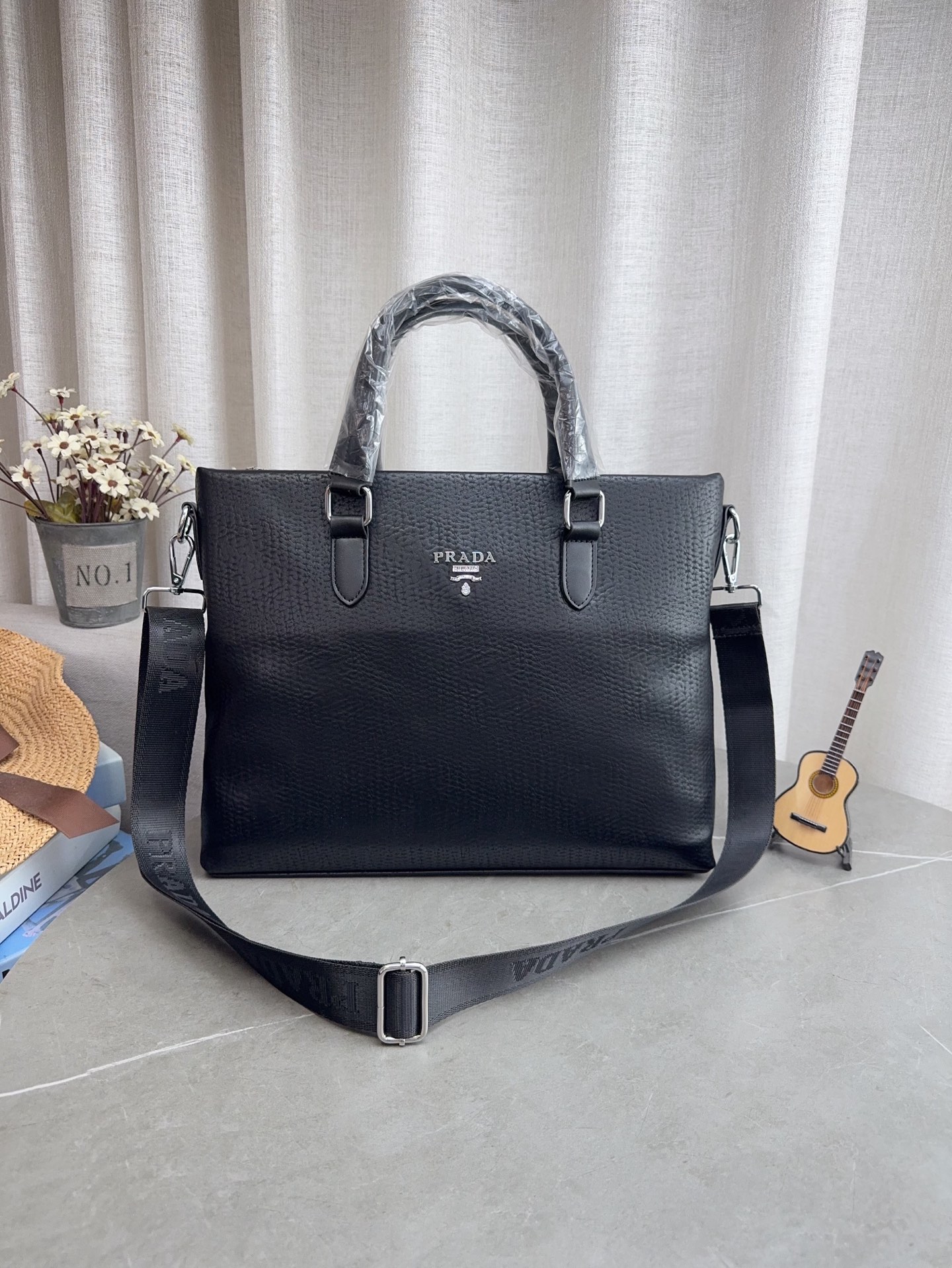 プラダ「Prada」ショルダーバッグ