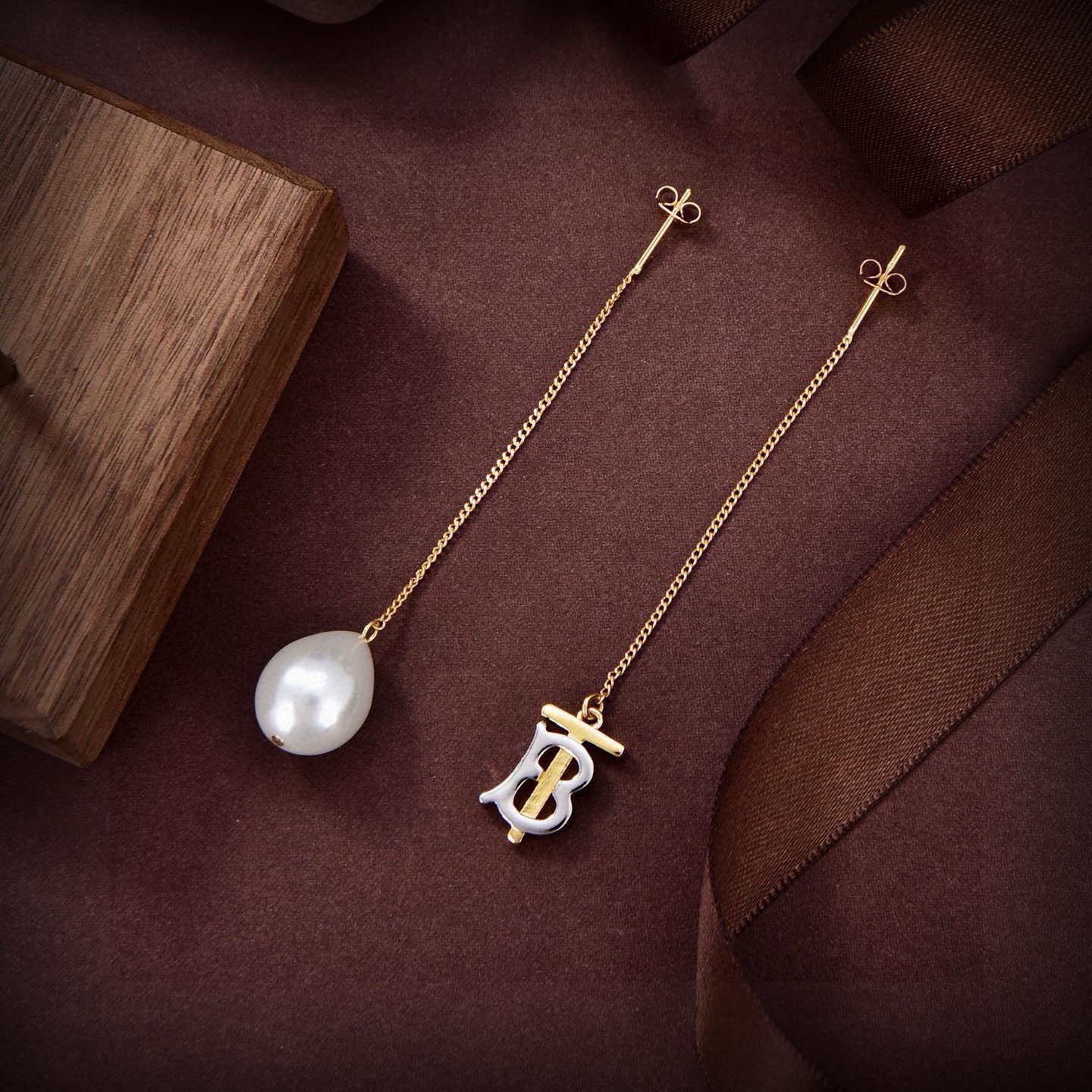  バーバリー「Burberry」ピアス