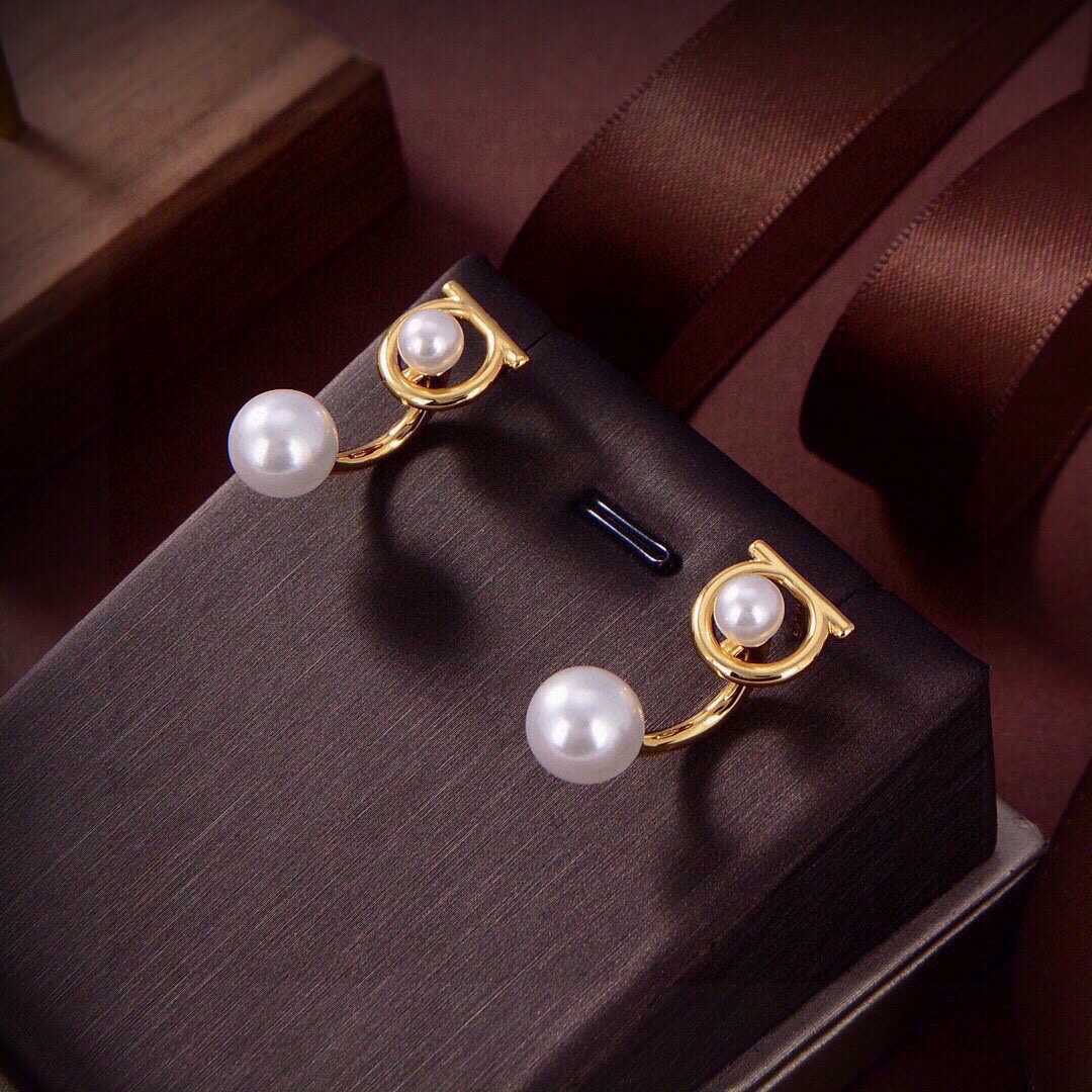フェラガモ「Ferragamo」ピアス