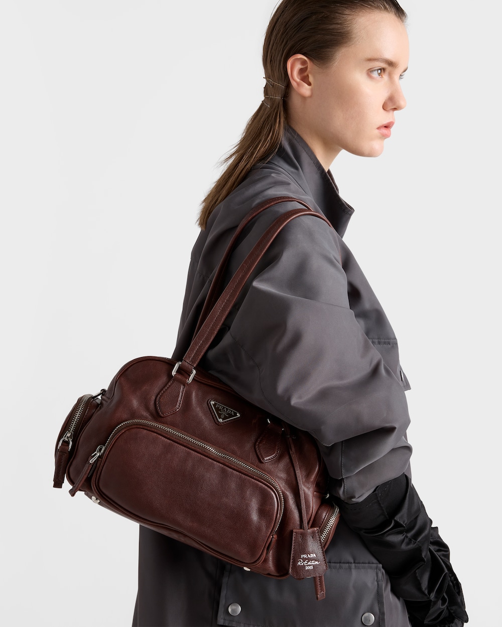 PRADA プラダ レザー ミディアム トップハンドルバッグ ミディアム レザー トップハンドルバッグ – プラダ ・オンラインストア