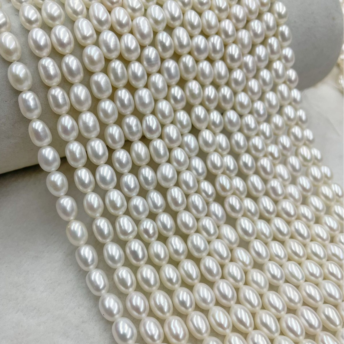 4A Grade Natural Freshwater Rice Pearl Beads, 3-6mm White Oval Loose Pearls Strand for DIY Jewelry Making, 39cm