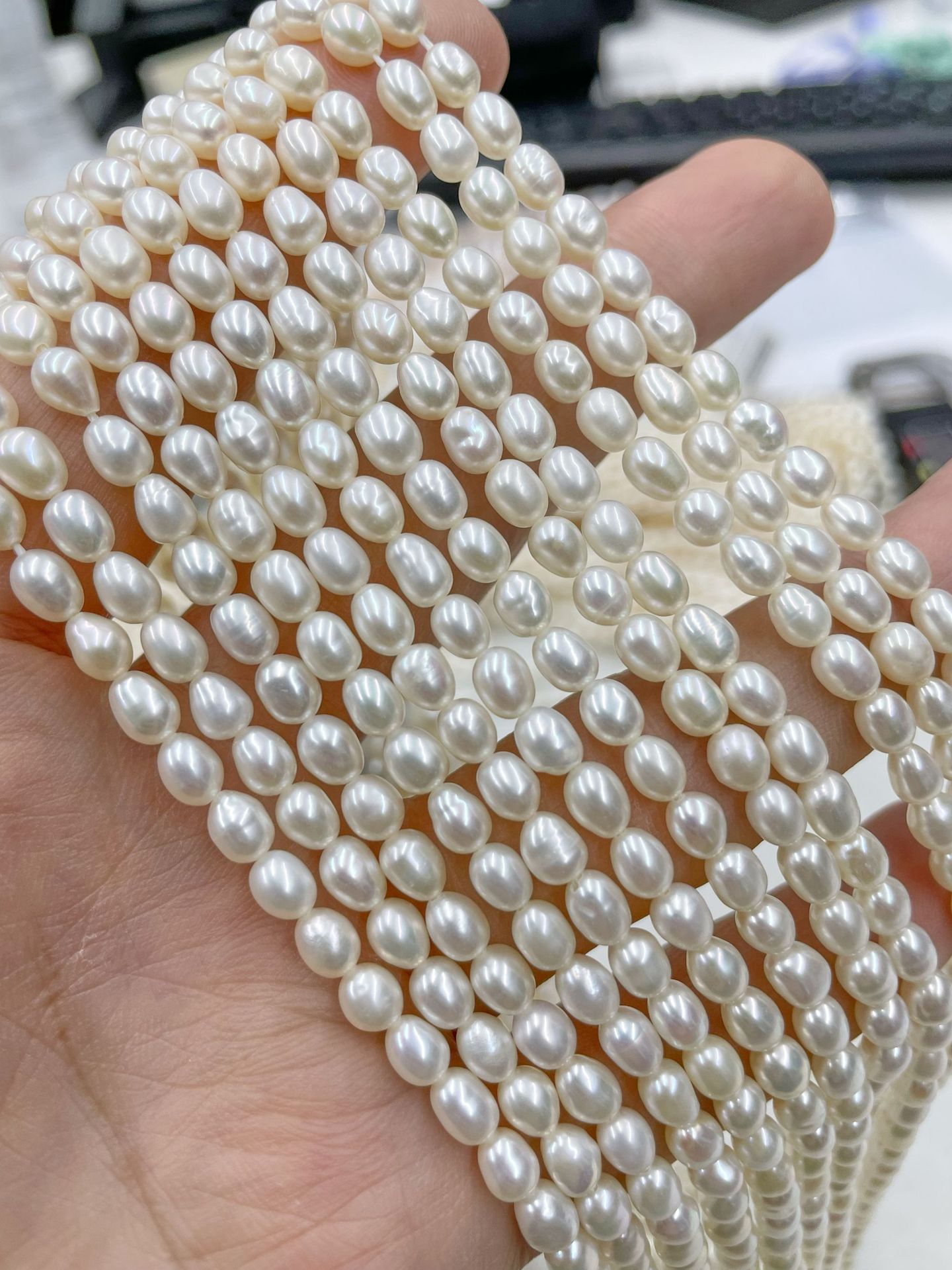 4A Grade Natural Freshwater Rice Pearl Beads, 3-6mm White Oval Loose Pearls Strand for DIY Jewelry Making, 39cm