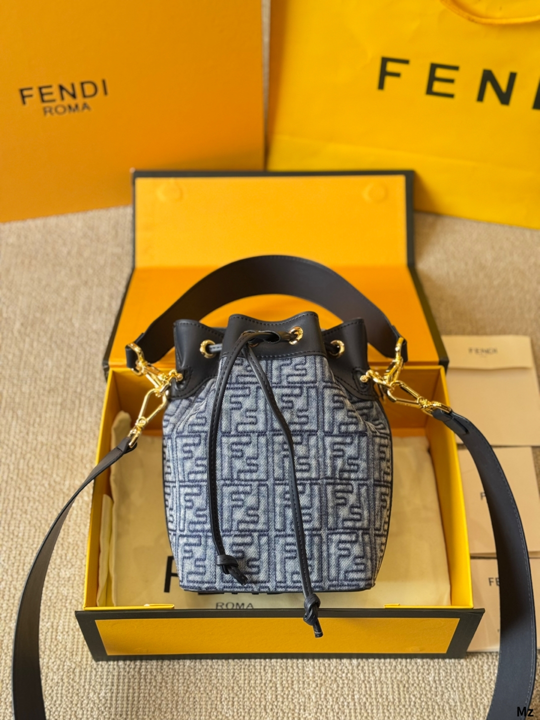フェンディ「Fendi」バッグ クロスボディバッグ