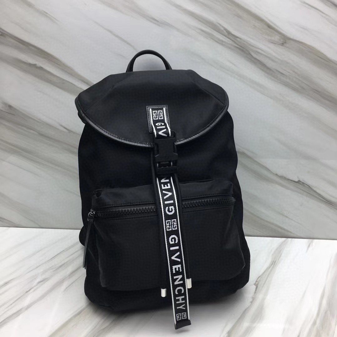 ジバンシィ「Givenchy」バッグ おしゃれなメンズリュックサック