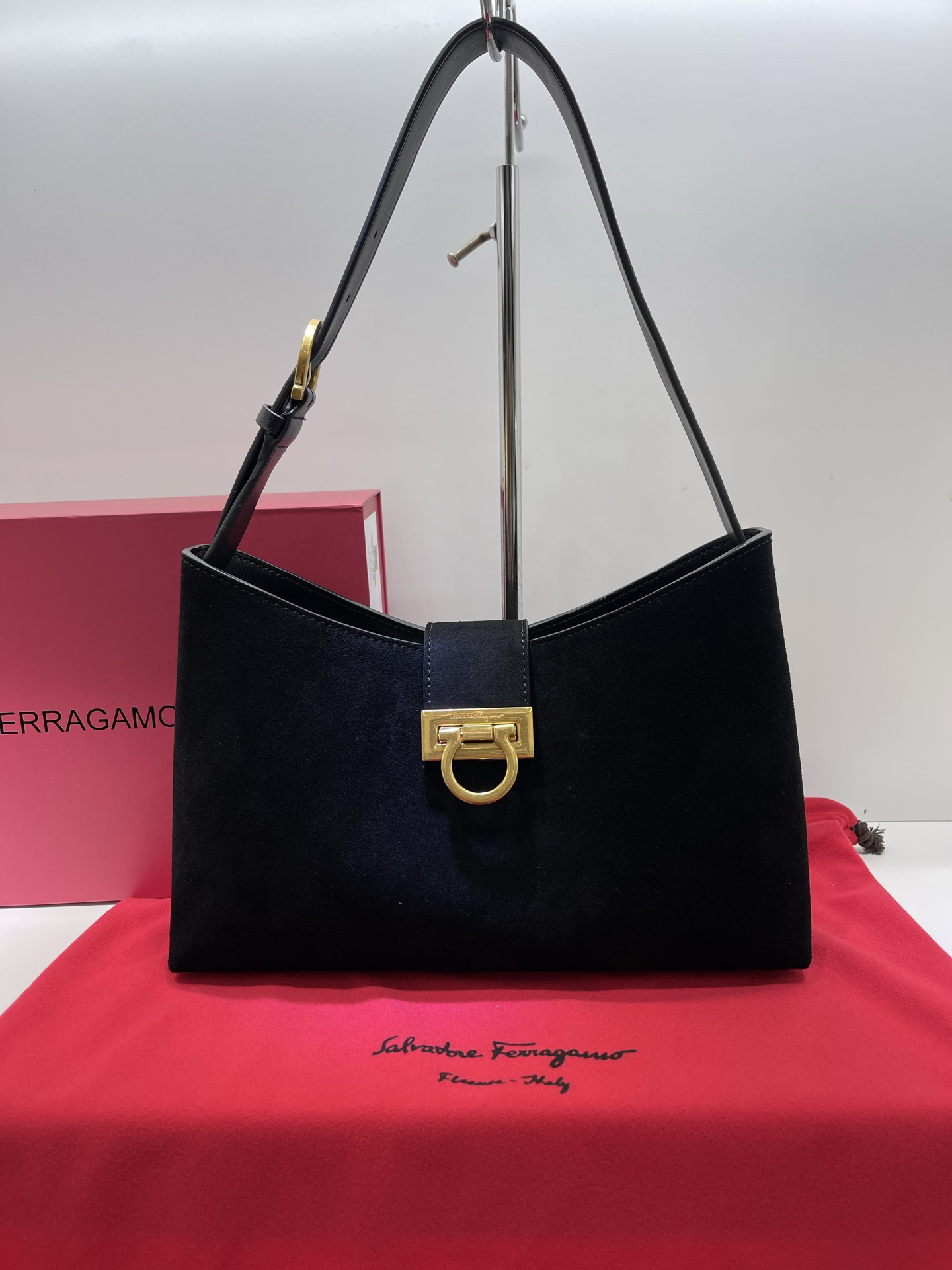 フェラガモ「Ferragamo」バッグ レディース おしゃれ ショルダーバッグ