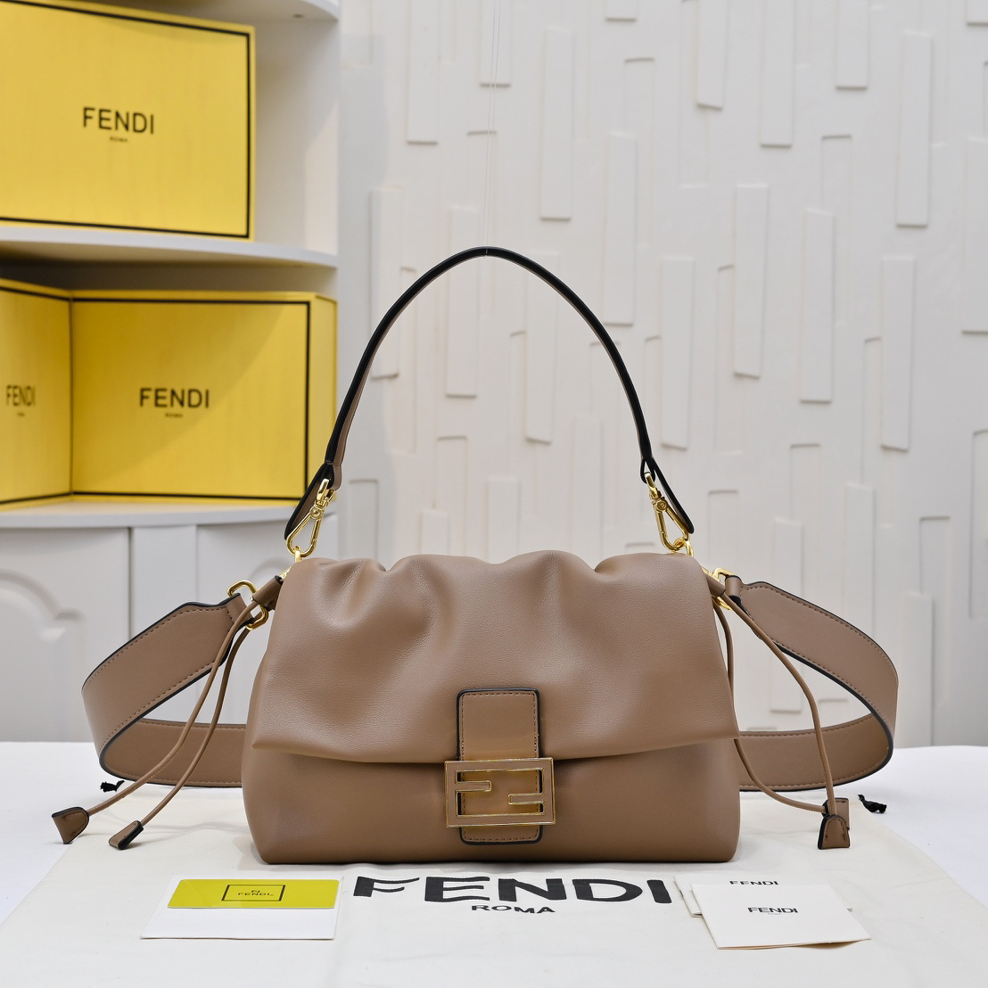 フェンディ「Fendi」バッグ ハンドバッグ