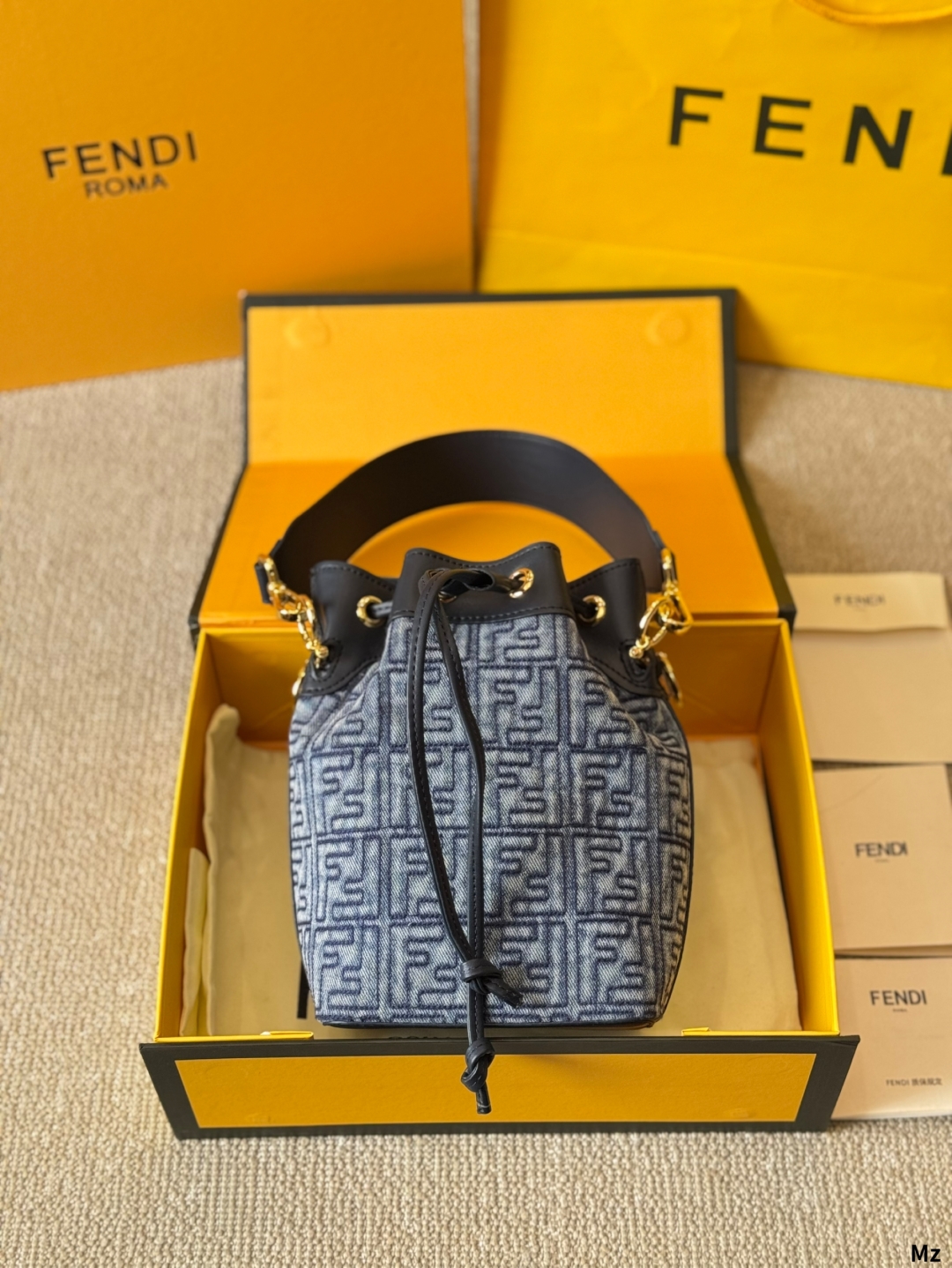 フェンディ「Fendi」バッグ クロスボディバッグ