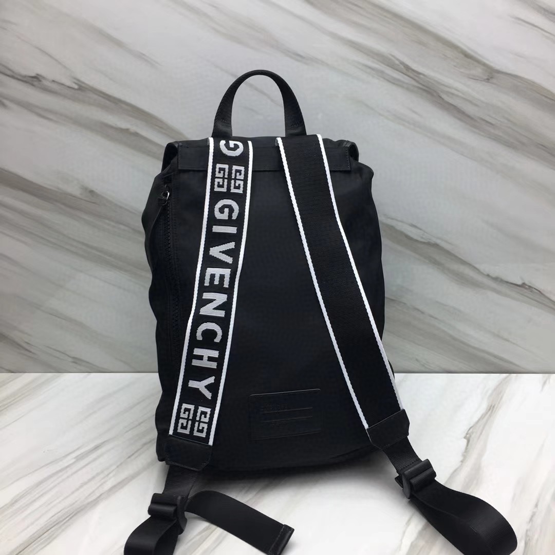 ジバンシィ「Givenchy」バッグ おしゃれなメンズリュックサック