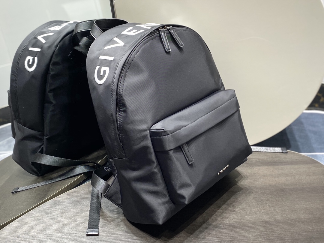 ジバンシィ「Givenchy」バッグ おしゃれなメンズリュックサック