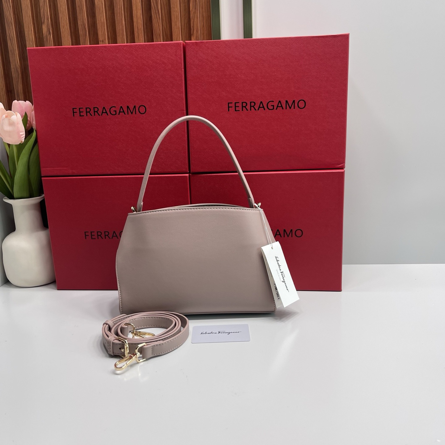 フェラガモ「Ferragamo」バッグ レディース おしゃれ ショルダーバッグ