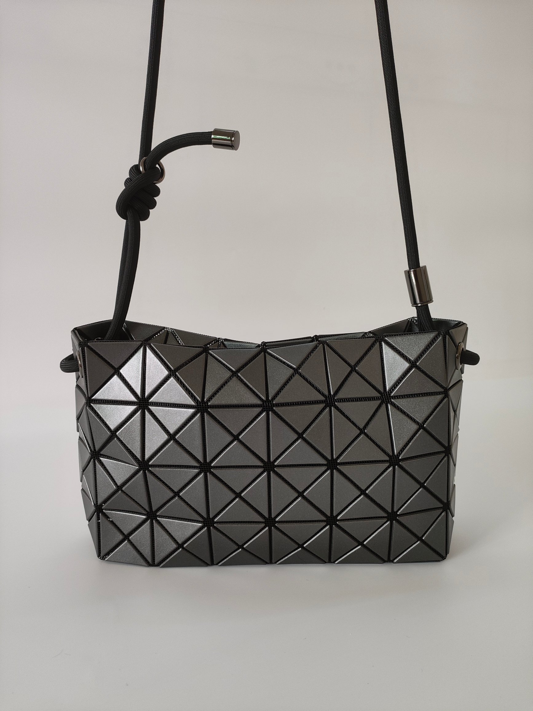イッセイミヤケ「Issey Miyake」バッグ レディース おしゃれ ショルダーバッグ