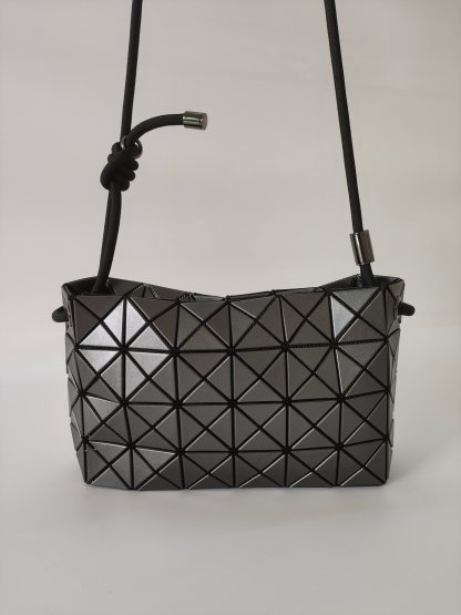 イッセイミヤケ「Issey Miyake」バッグ レディース おしゃれ ショルダーバッグ