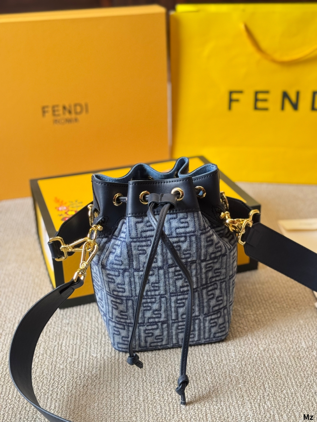 フェンディ「Fendi」バッグ クロスボディバッグ