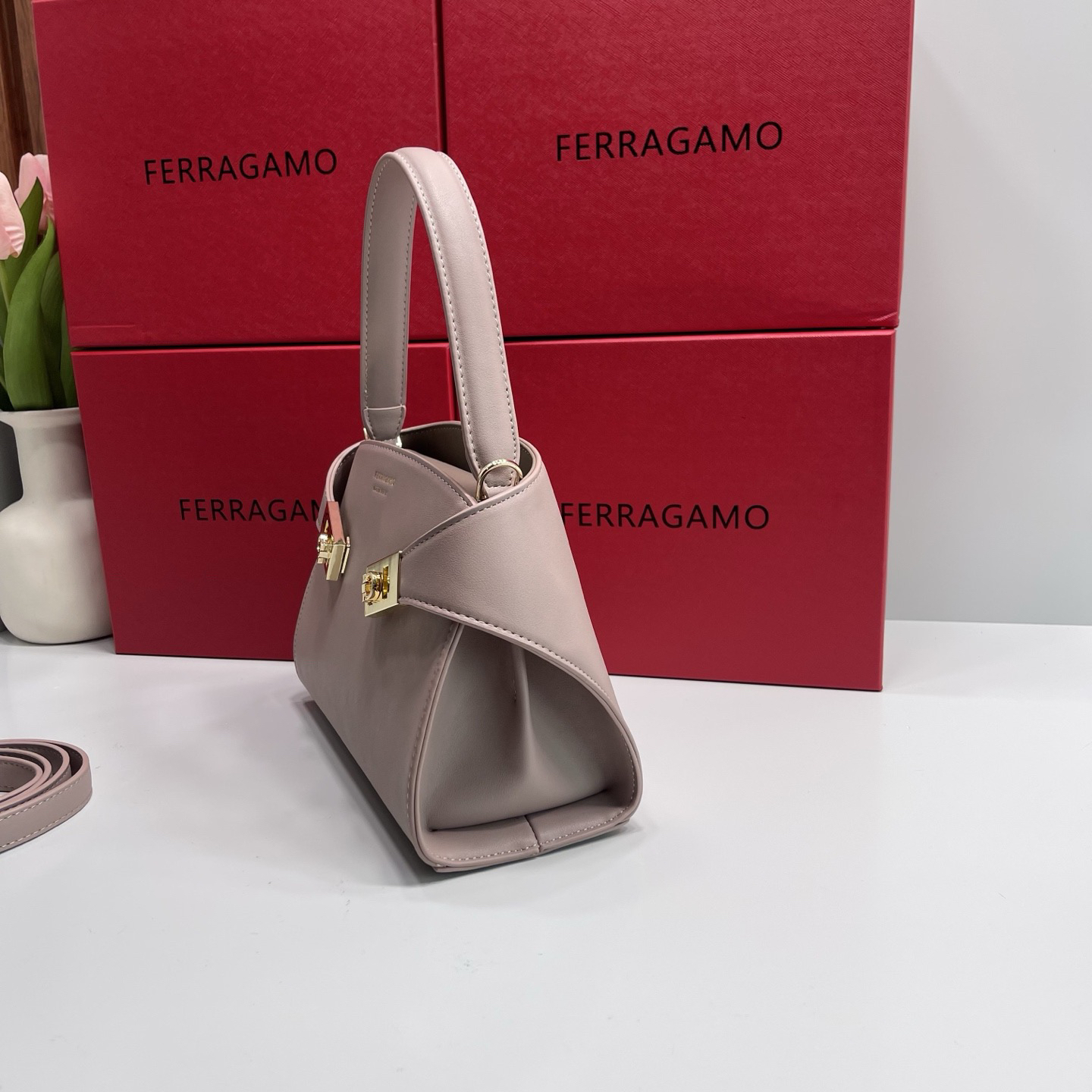 フェラガモ「Ferragamo」バッグ レディース おしゃれ ショルダーバッグ