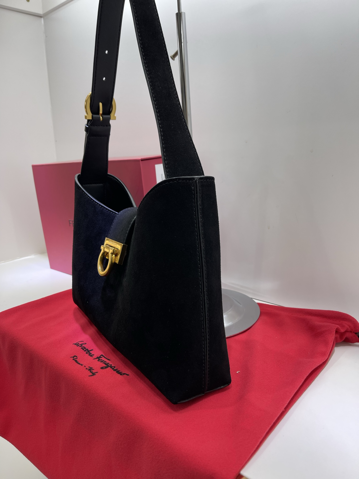 フェラガモ「Ferragamo」バッグ レディース おしゃれ ショルダーバッグ
