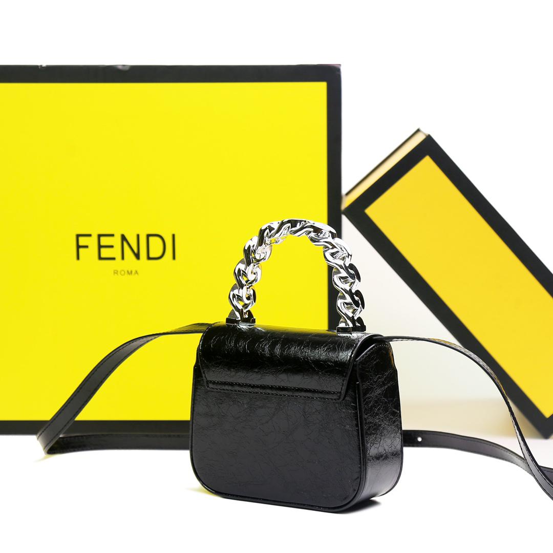 フェンディ「Fendi」バッグ ハンドバッグ
