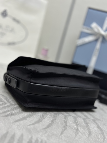 プラダ「Prada」バッグ メンズバッグ