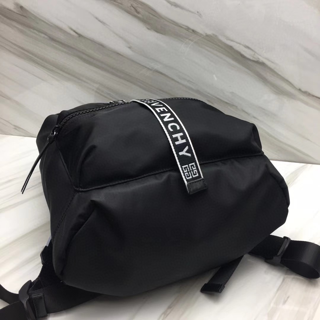 ジバンシィ「Givenchy」バッグ おしゃれなメンズリュックサック