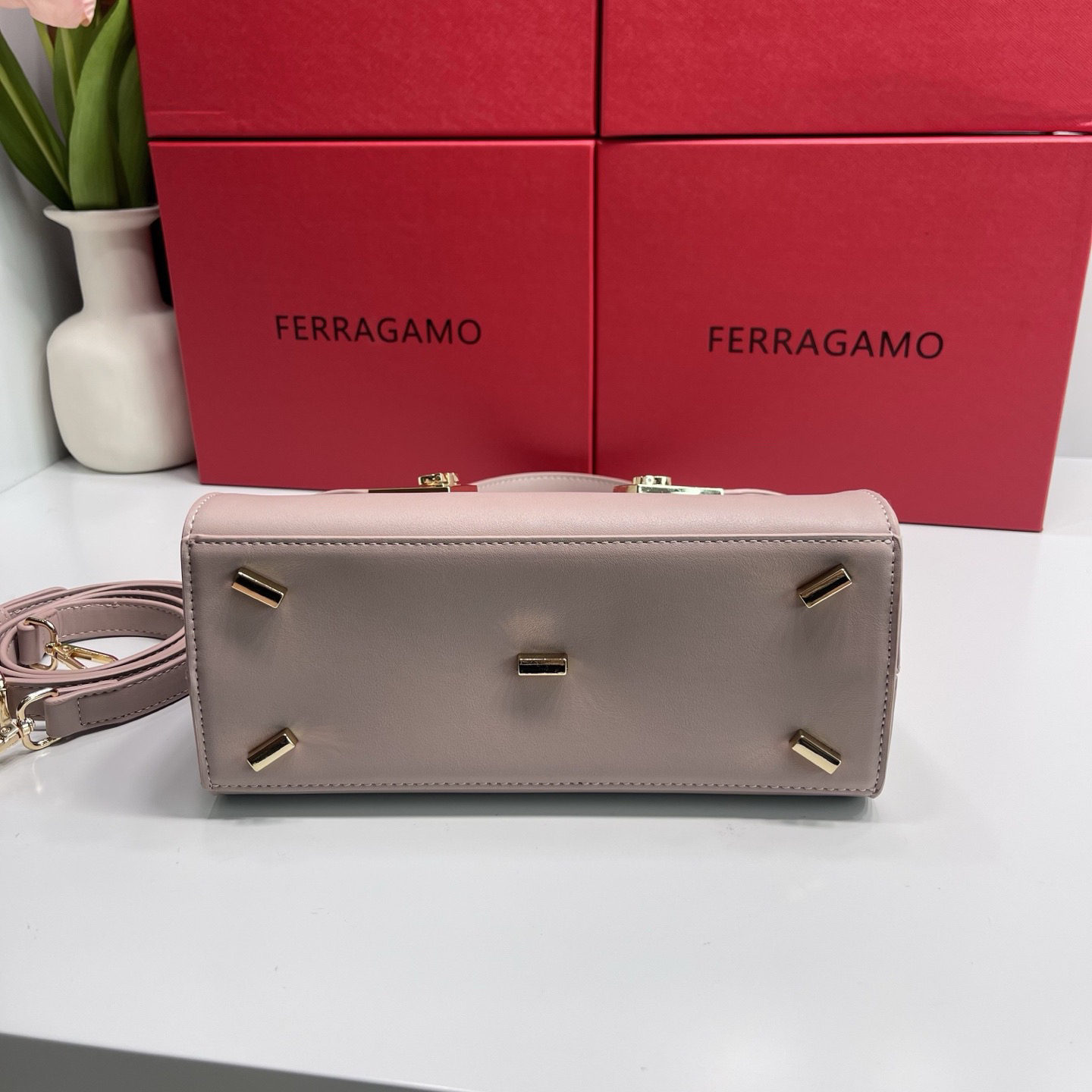 フェラガモ「Ferragamo」バッグ レディース おしゃれ ショルダーバッグ