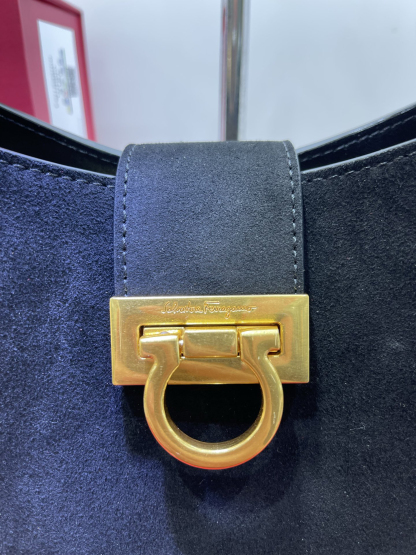 フェラガモ「Ferragamo」バッグ レディース おしゃれ ショルダーバッグ
