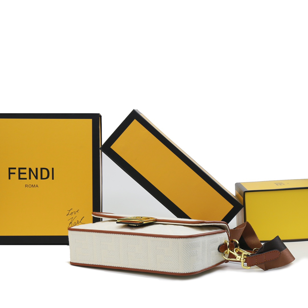 フェンディ「Fendi」ショルダーバッグ
