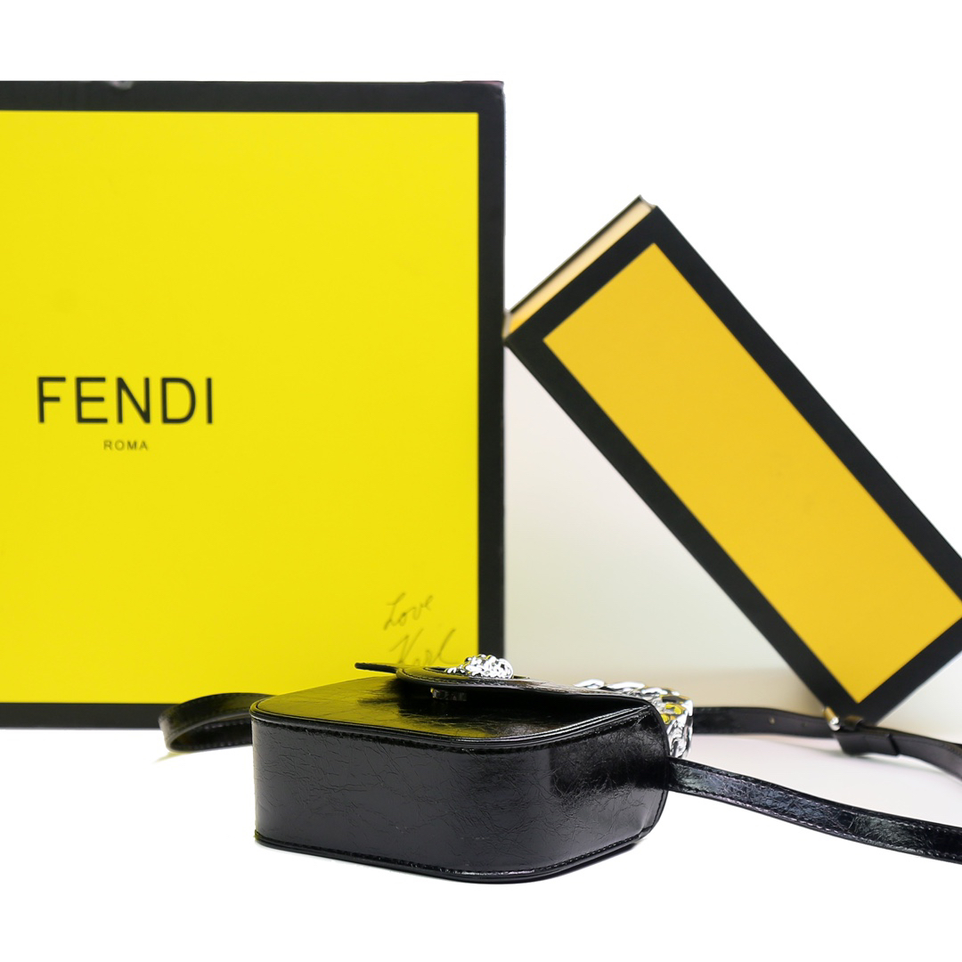 フェンディ「Fendi」バッグ ハンドバッグ