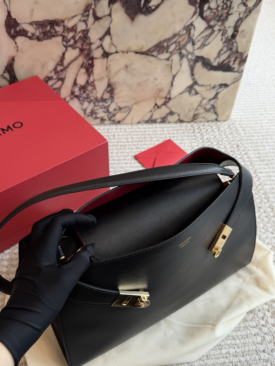 フェラガモ「Ferragamo」バッグ レディース おしゃれ ショルダーバッグ