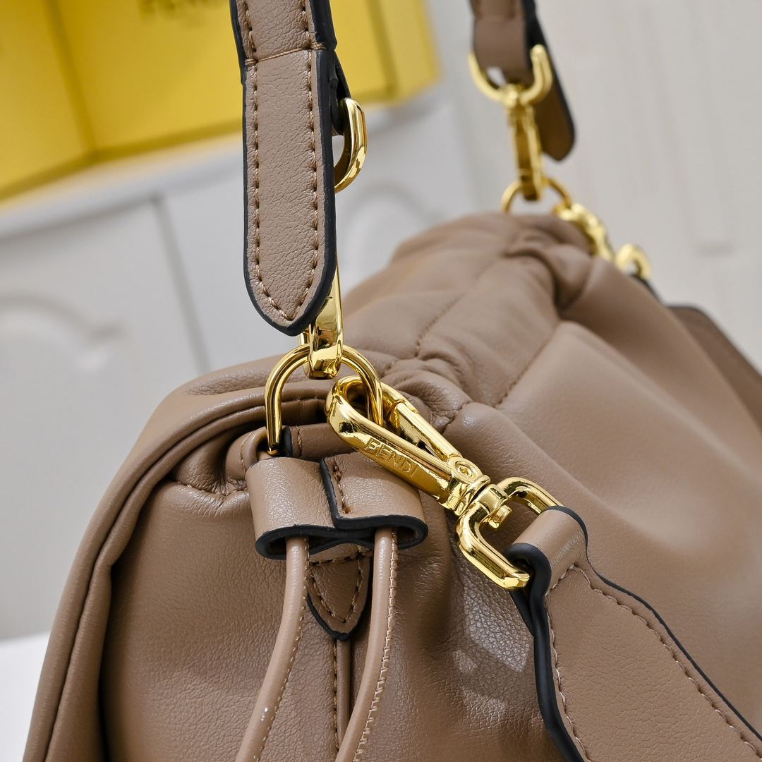 フェンディ「Fendi」バッグ ハンドバッグ