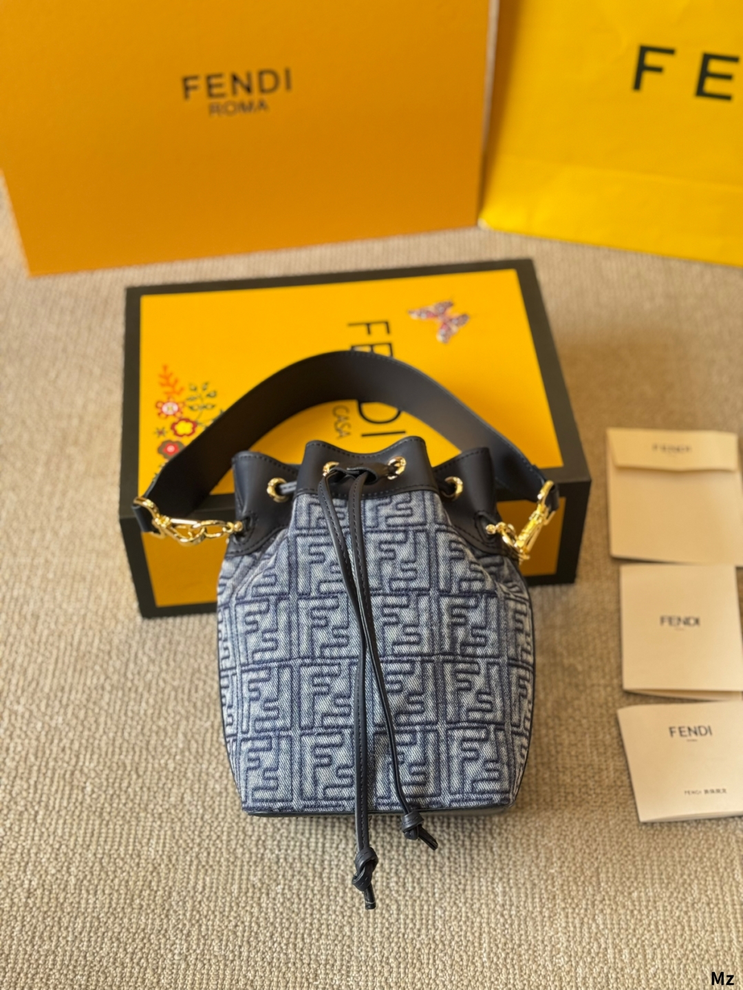 フェンディ「Fendi」バッグ クロスボディバッグ