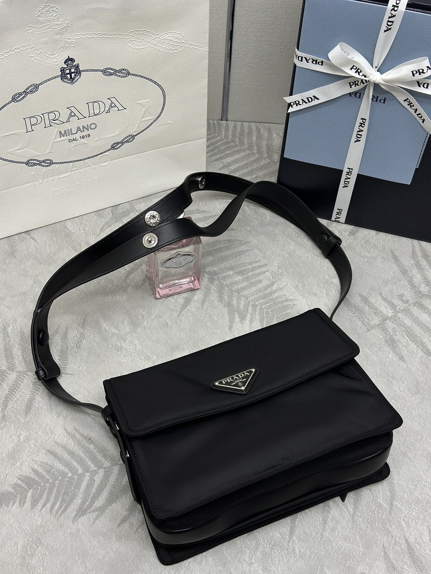 プラダ「Prada」バッグ メンズバッグ