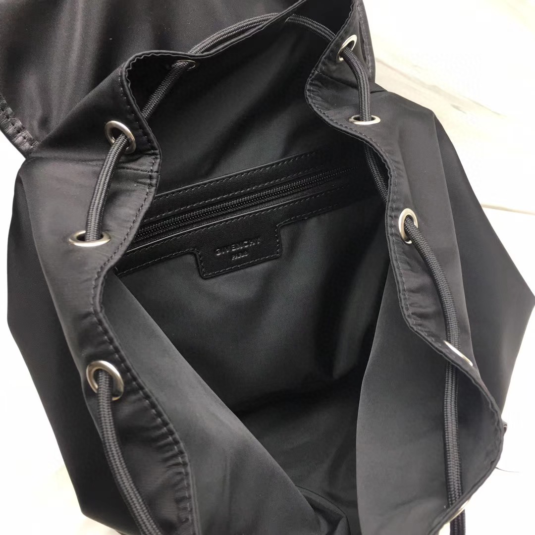 ジバンシィ「Givenchy」バッグ おしゃれなメンズリュックサック