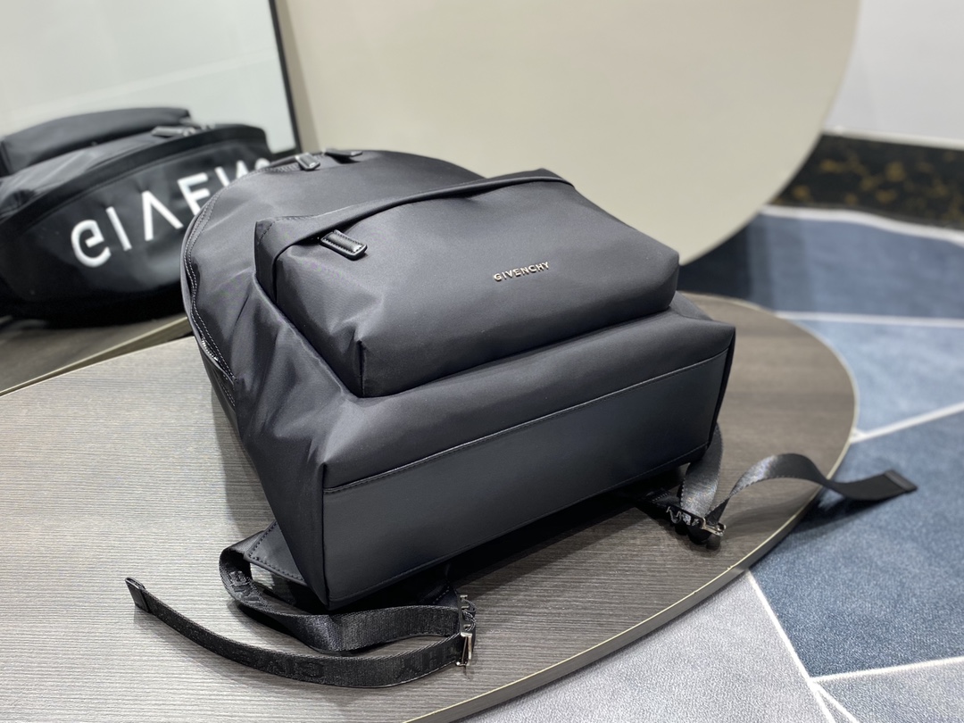 ジバンシィ「Givenchy」バッグ おしゃれなメンズリュックサック