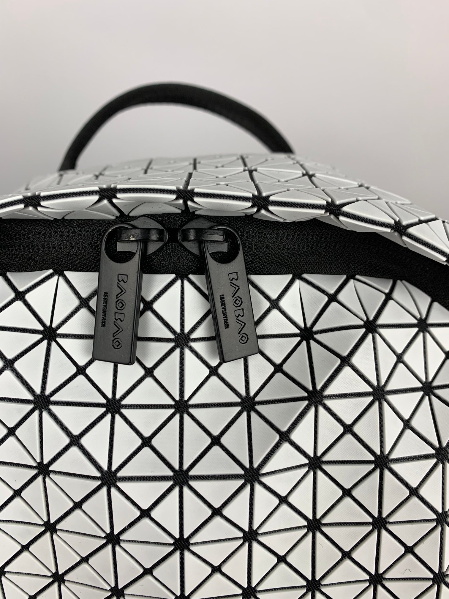 イッセイミヤケ「Issey Miyake」バッグ おしゃれなメンズリュックサック