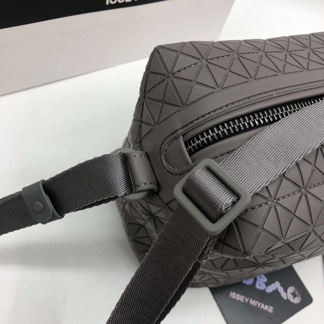 イッセイミヤケ「Issey Miyake」バッグ レディース おしゃれ ショルダーバッグ