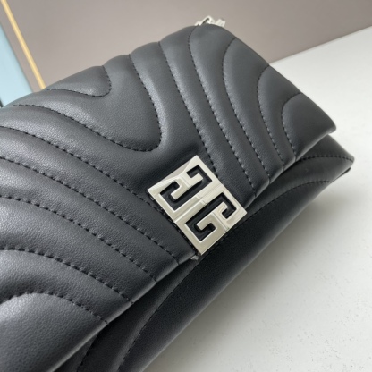 ジバンシィ「Givenchy」バッグ レディース おしゃれ ショルダーバッグ