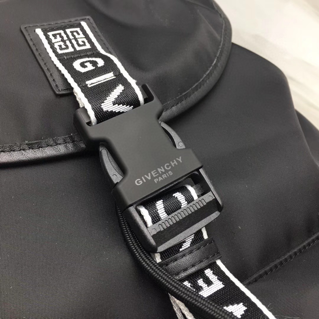 ジバンシィ「Givenchy」バッグ おしゃれなメンズリュックサック